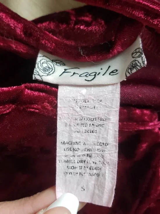 Fragile Velvet Romper Womens Small Red Sleeveless Shorts - Picture 3 of 4